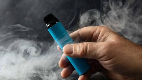 Elektronik Sigarada Bir Uyarı Daha! Kanser Riskini 10 Yıl Erkene Taşıyor